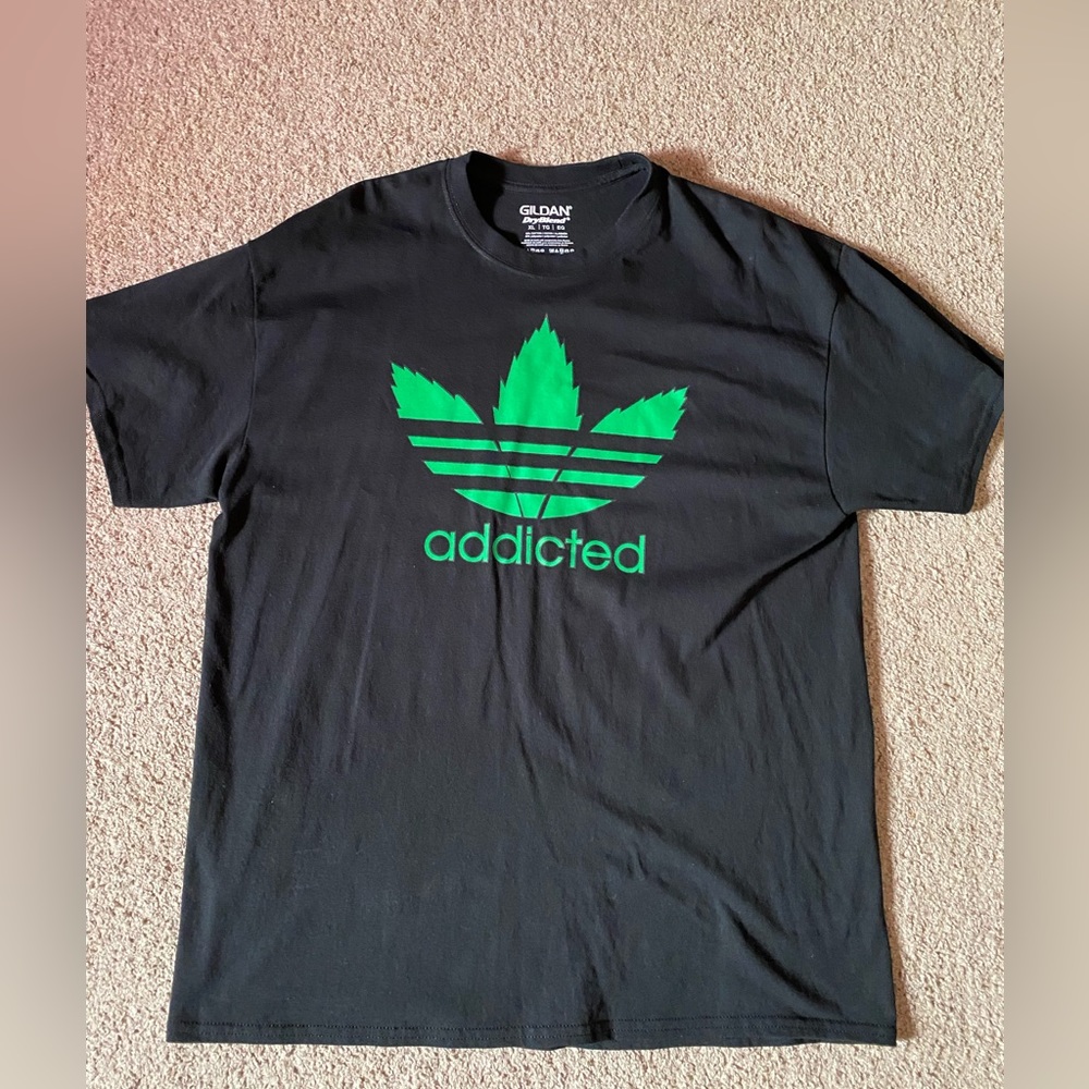 Men’s Graphic Tshirt EUC Black size XL